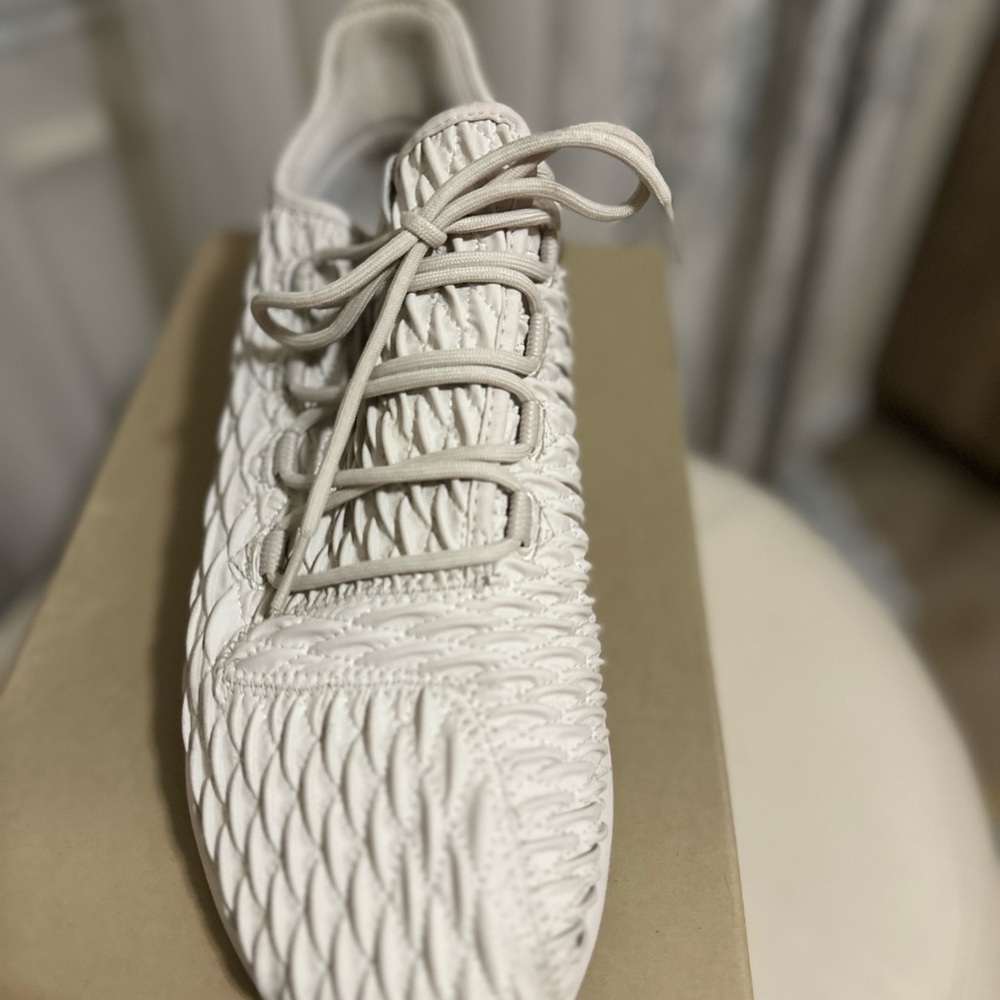 Men’s Adidas sneakers